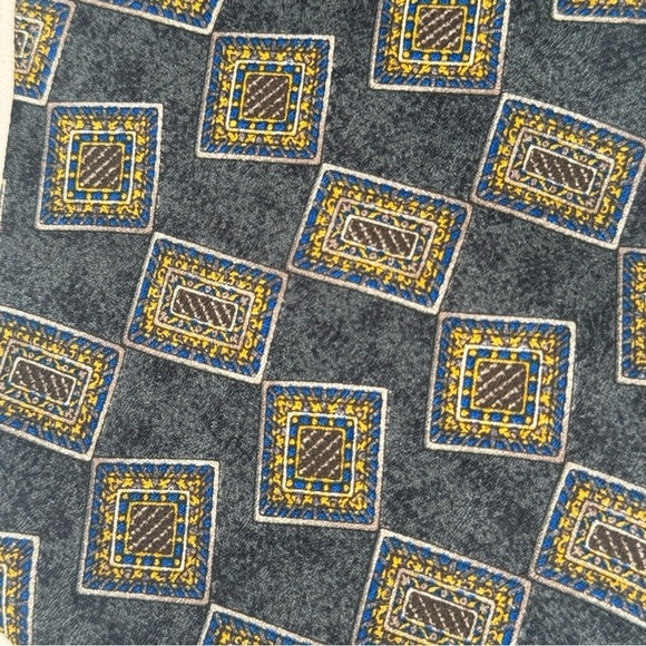 Metropolitan Museum Of Art Silk Tie - Picture 4 of 12